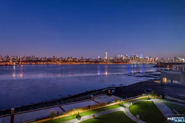 $5,500 | 9 Somerset Lane, Unit 405, Edgewater, NJ 07020