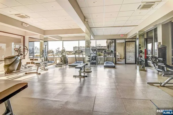 $5,500 | 9 Somerset Lane, Unit 405, Edgewater, NJ 07020