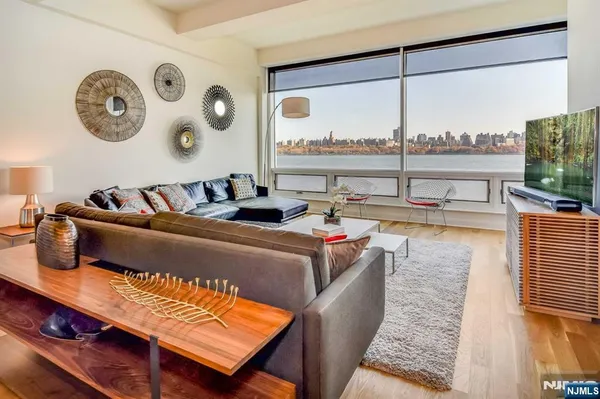 $5,500 | 9 Somerset Lane, Unit 405, Edgewater, NJ 07020