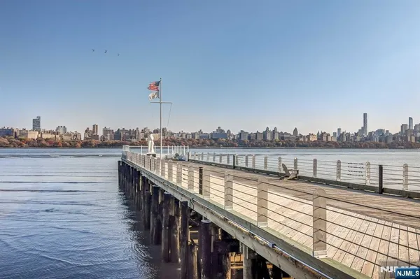 $5,500 | 9 Somerset Lane, Unit 405, Edgewater, NJ 07020
