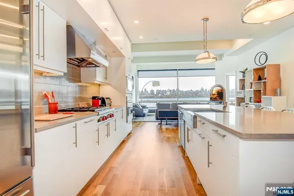 $5,500 | 9 Somerset Lane, Unit 405, Edgewater, NJ 07020