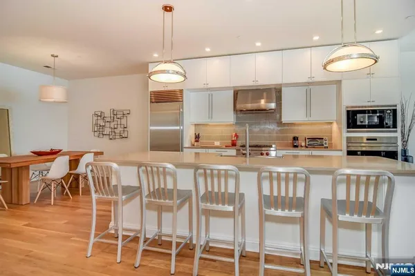 $5,500 | 9 Somerset Lane, Unit 405, Edgewater, NJ 07020