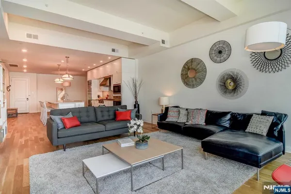 $5,500 | 9 Somerset Lane, Unit 405, Edgewater, NJ 07020