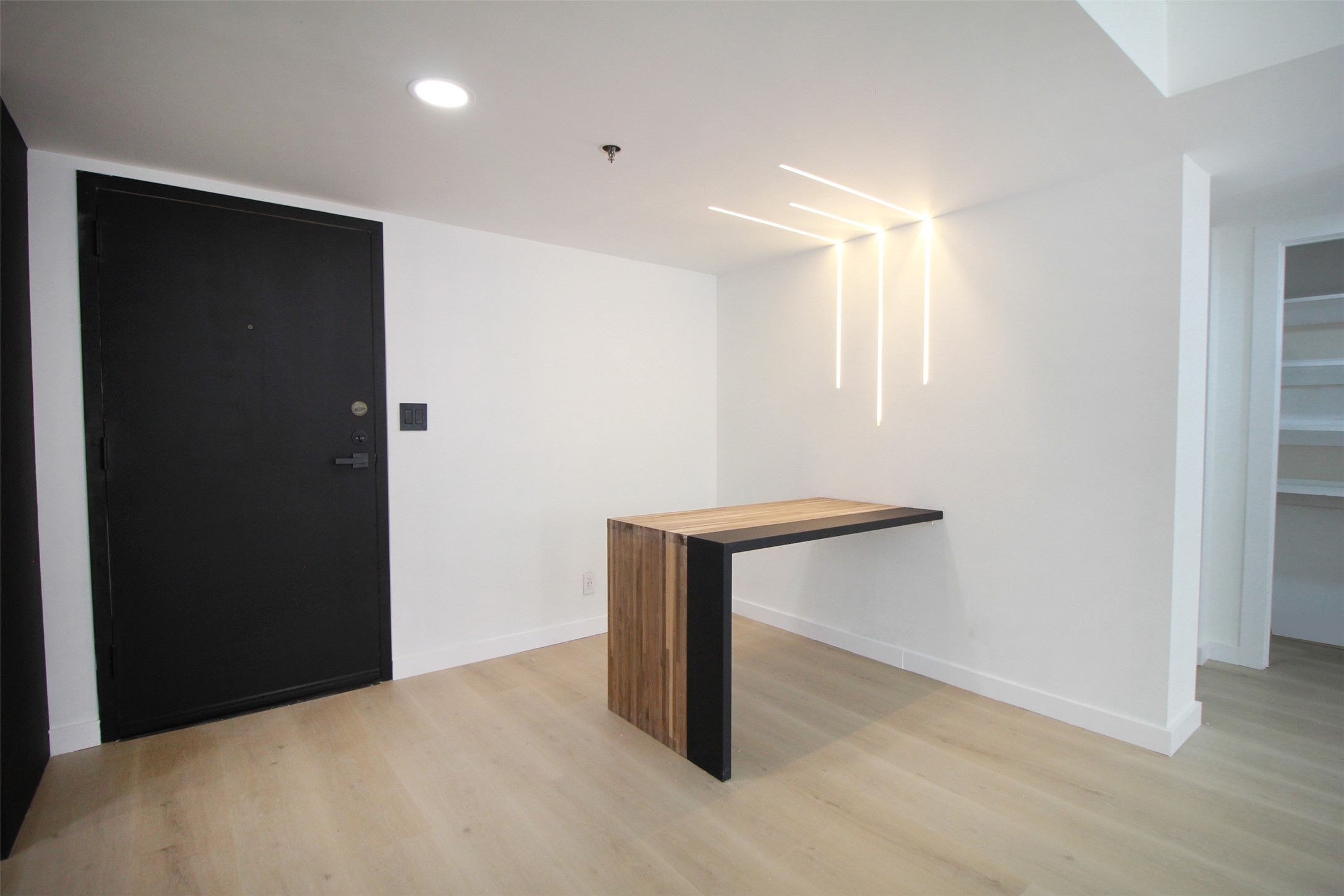 3525 Sage Road, Unit 1213 Houston, TX 77056 - Photo 11 of 26 a view of an empty room