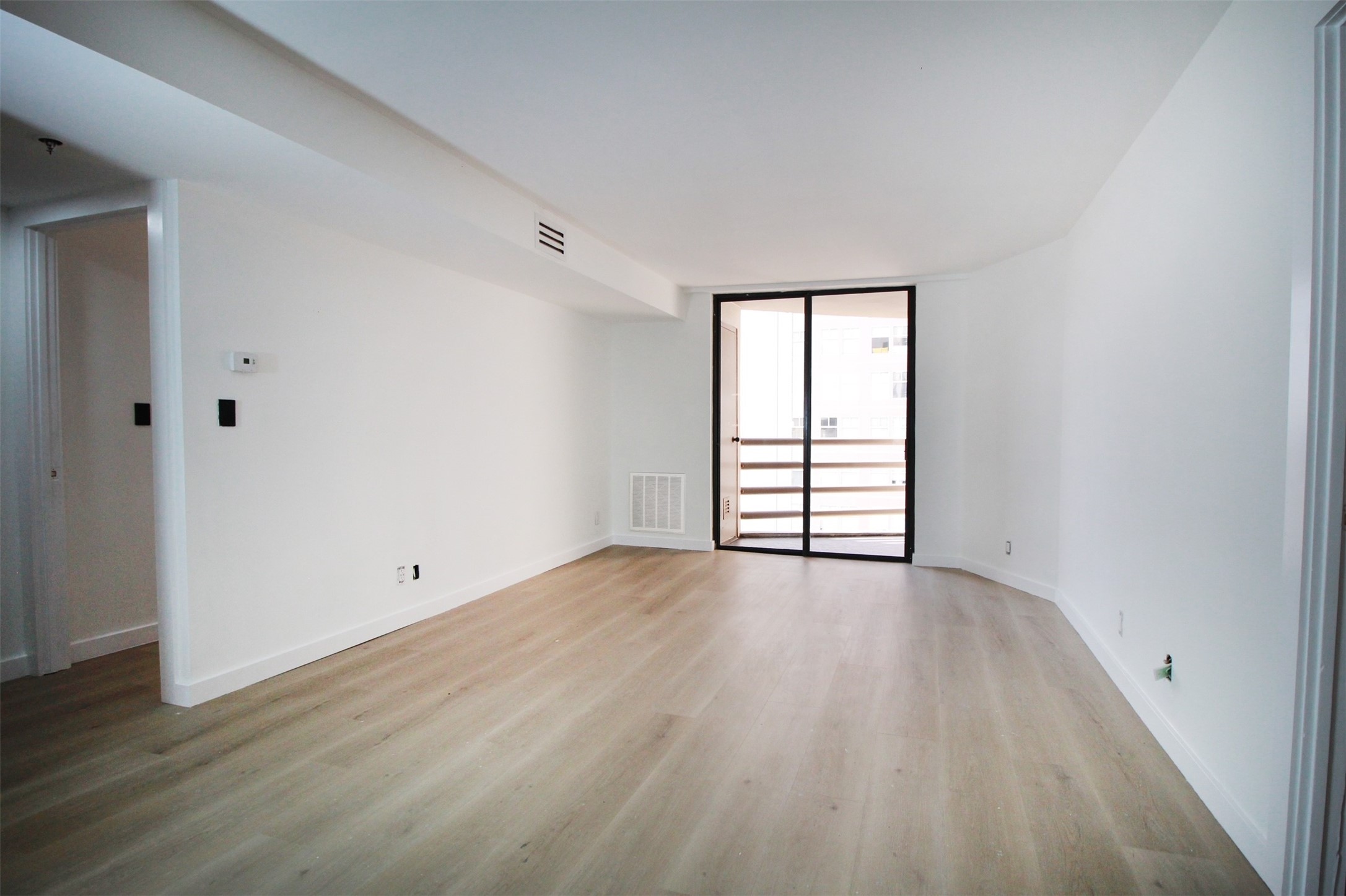 3525 Sage Road, Unit 1213 Houston, TX 77056 - Photo 16 of 26 an empty room with wooden floor and windows