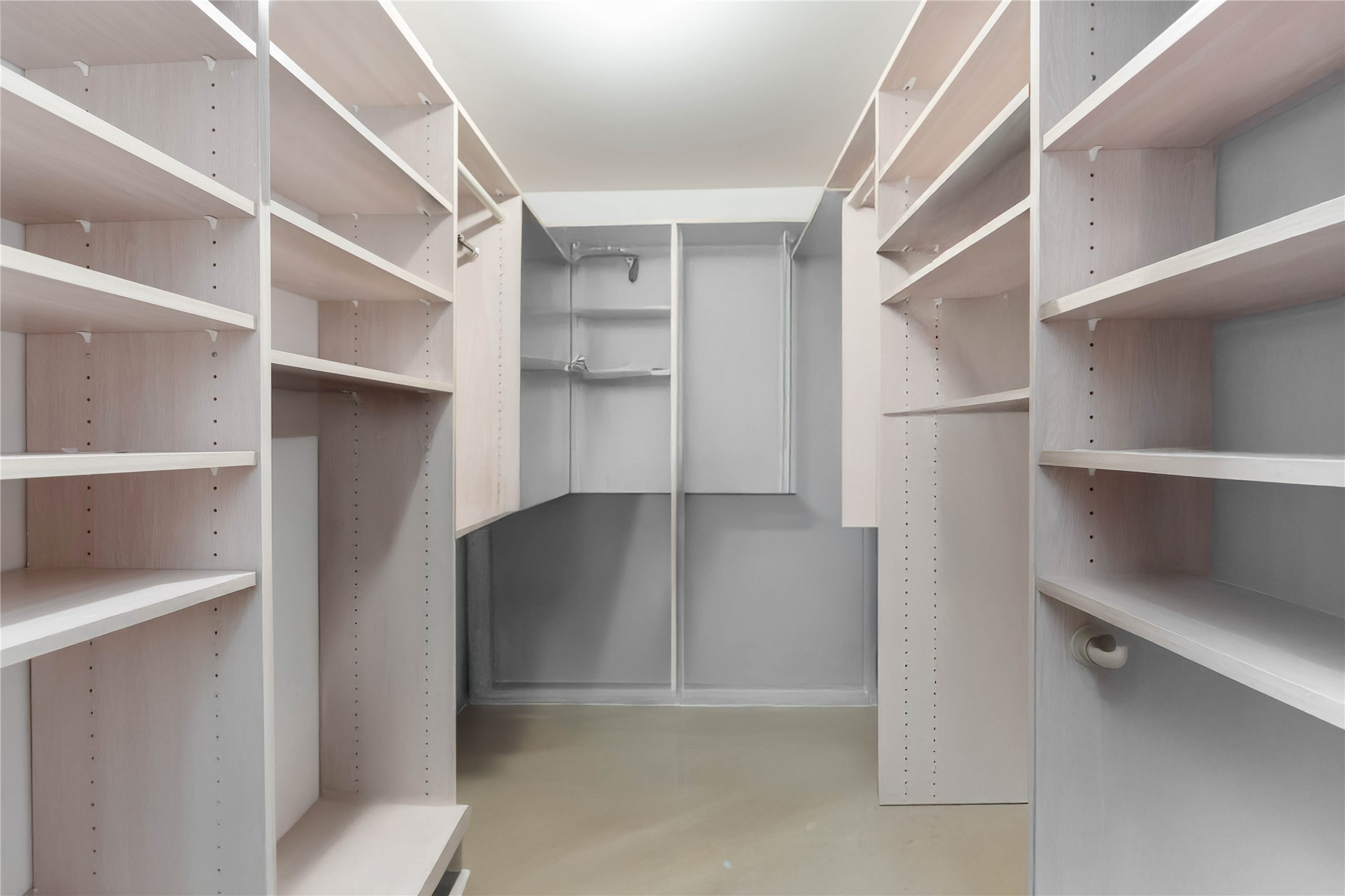 3525 Sage Road, Unit 1213 Houston, TX 77056 - Photo 18 of 26 a view of walk in closet with empty racks