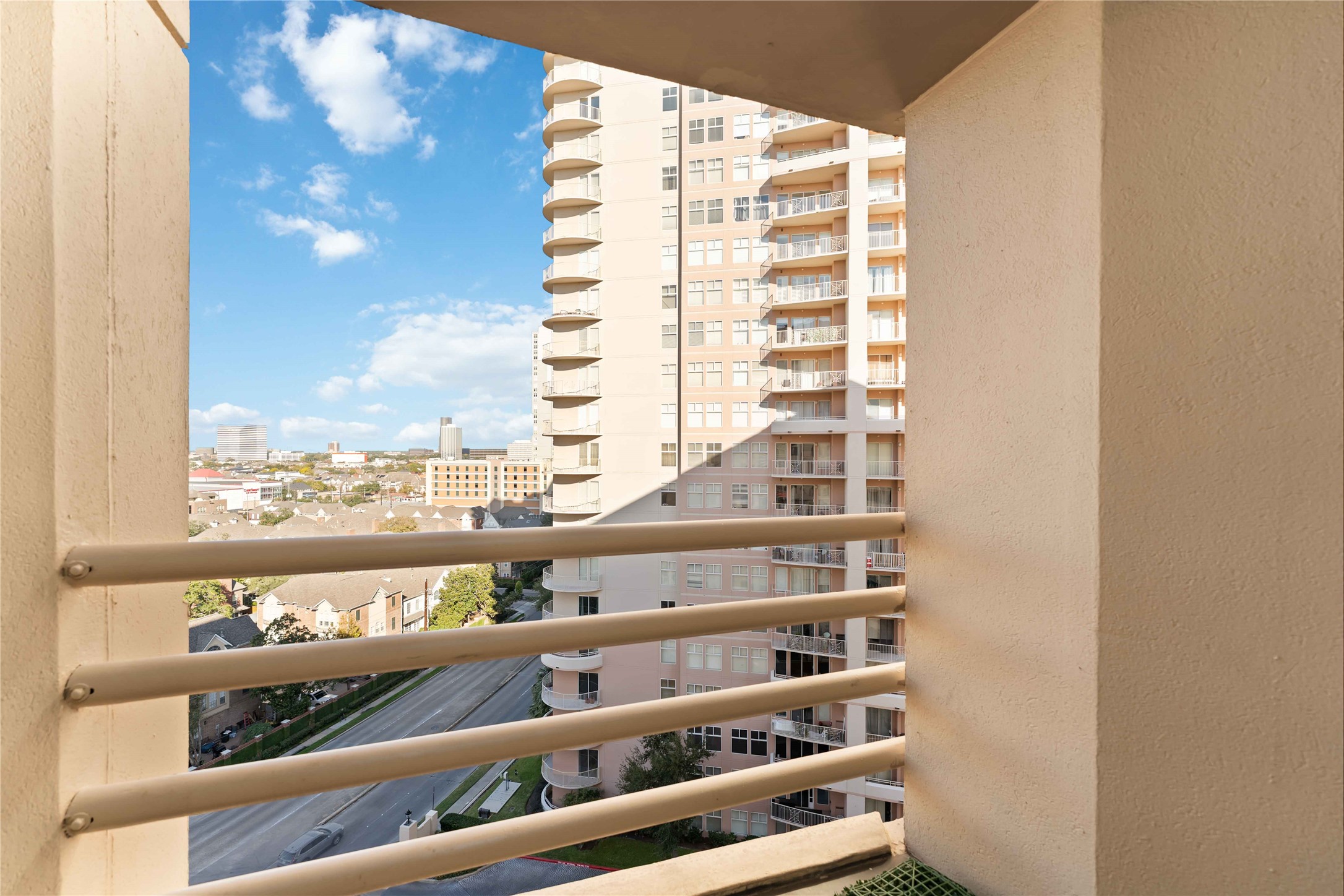 3525 Sage Road, Unit 1213 Houston, TX 77056 - Photo 26 of 26 a view of a city from a balcony