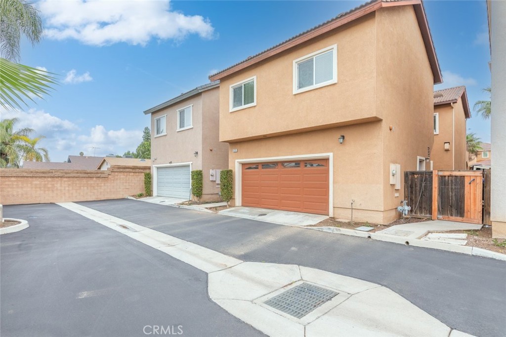 6228 Manzanita Way Riverside, CA 92504 - Photo 33 of 42 a view of a house with a street