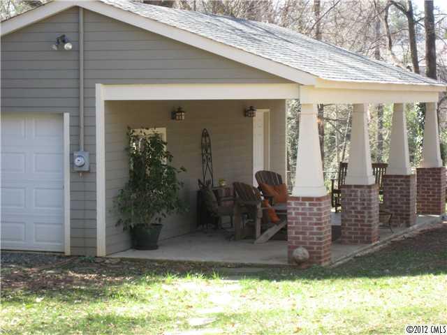 3208 Willow Oak Road Charlotte, NC 28209 - Photo 8 of 8 a front view of house with yard