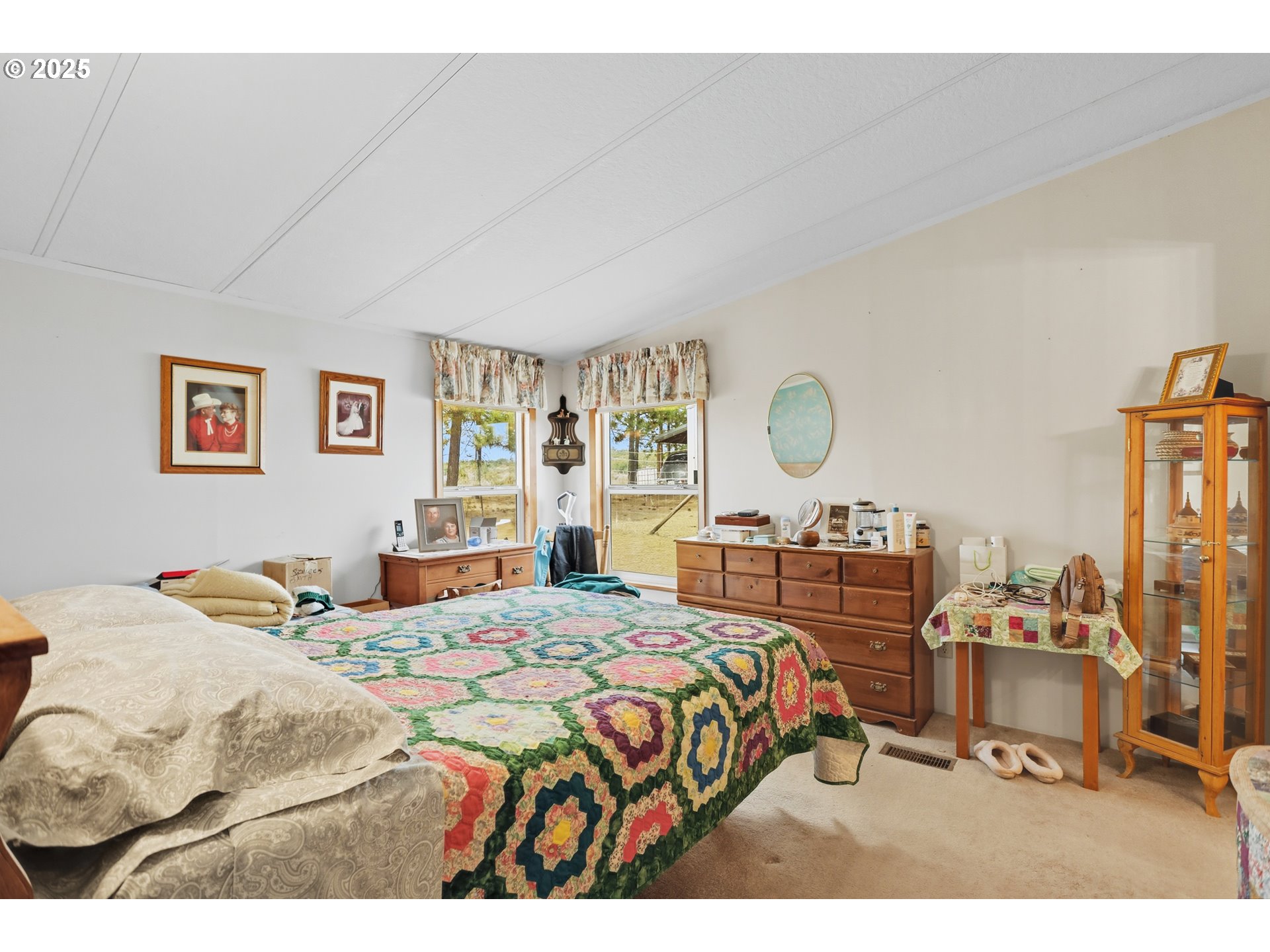 44 Pumphouse Road Goldendale, WA 98620 - Photo 18 of 35 a bedroom with a bed a mirror and a table