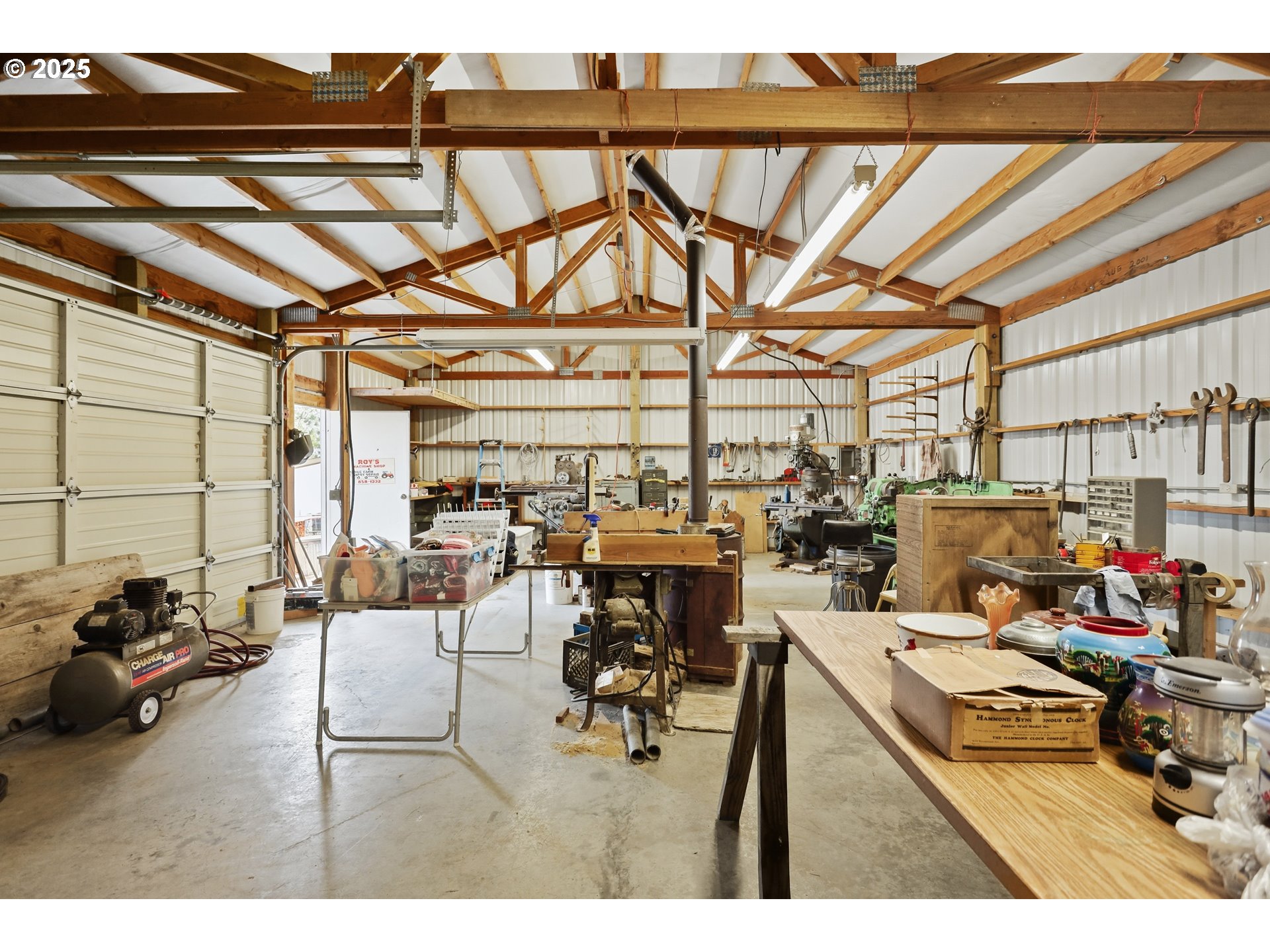 44 Pumphouse Road Goldendale, WA 98620 - Photo 28 of 35 a living room with furniture