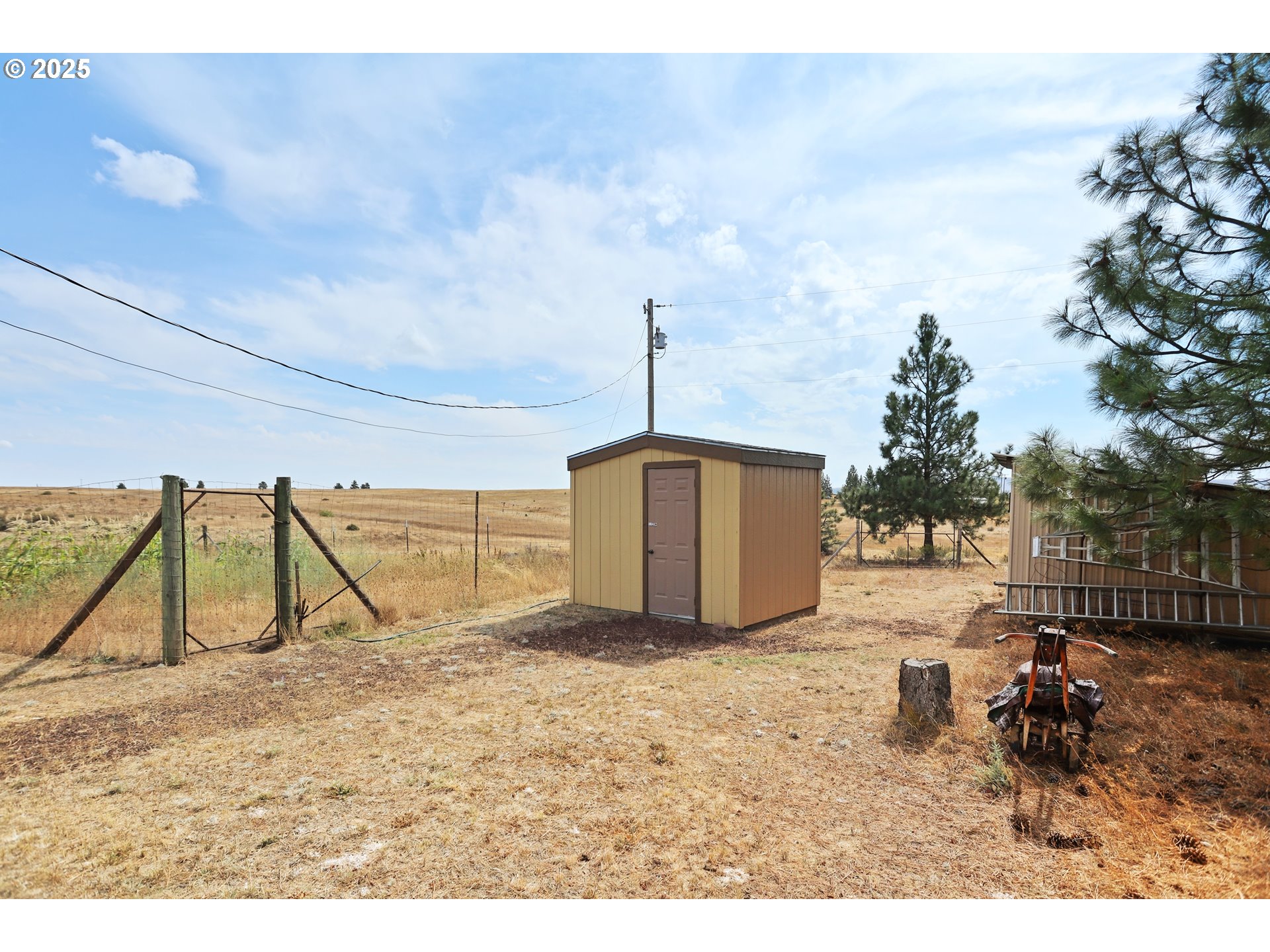 44 Pumphouse Road Goldendale, WA 98620 - Photo 33 of 35 a view of a house with a park