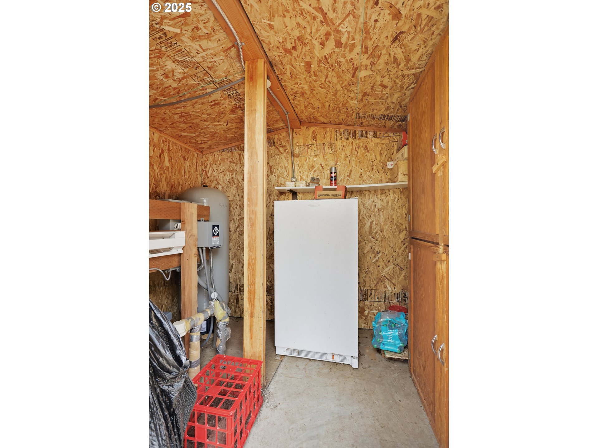 44 Pumphouse Road Goldendale, WA 98620 - Photo 34 of 35 a picture of a room with a door open and a microwave