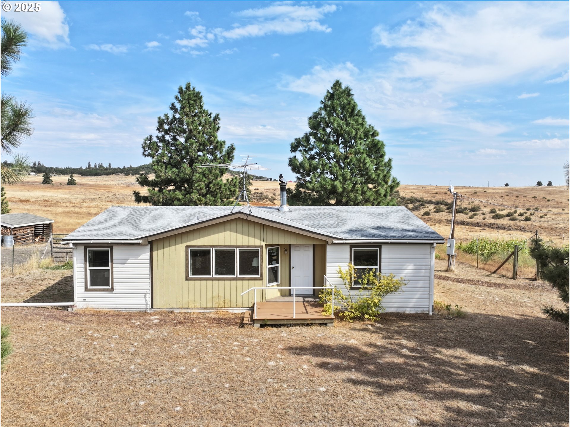 44 Pumphouse Road Goldendale, WA 98620 - Photo 4 of 35 front view of a house with a patio
