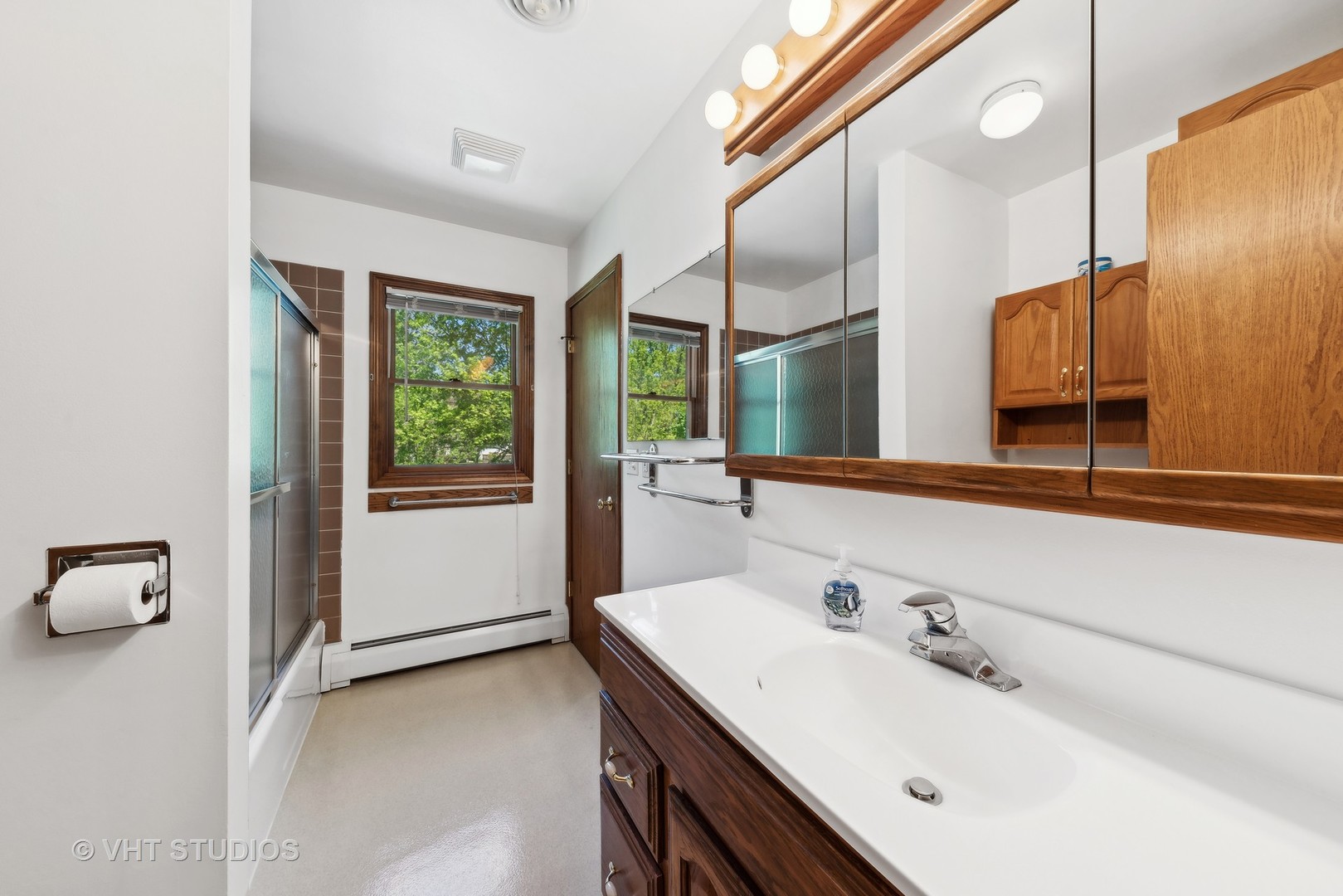 1212 Arbor Vitae Road Deerfield, IL 60015 - Photo 13 of 19 Gallery Image 13
