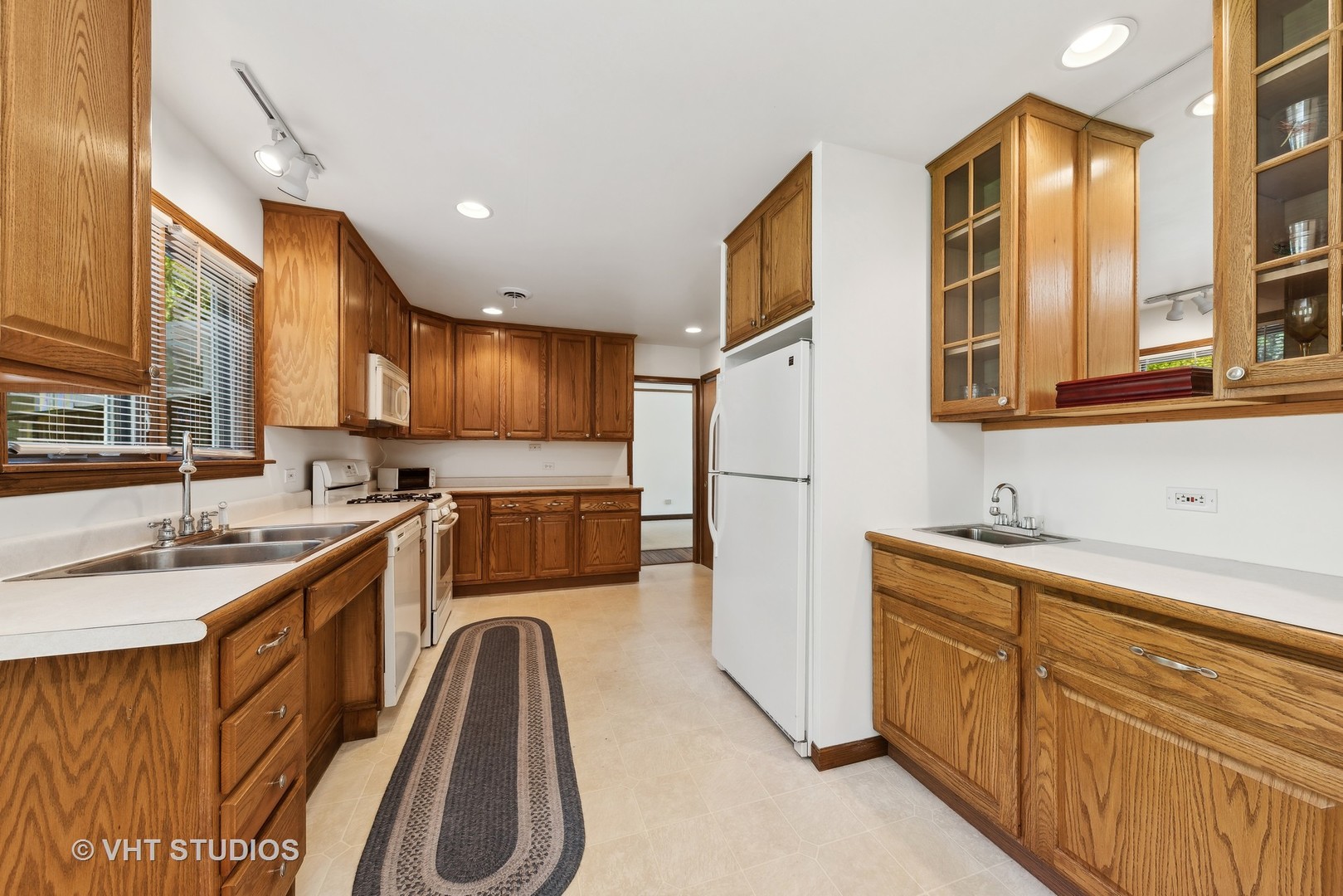 1212 Arbor Vitae Road Deerfield, IL 60015 - Photo 4 of 19 Gallery Image 4
