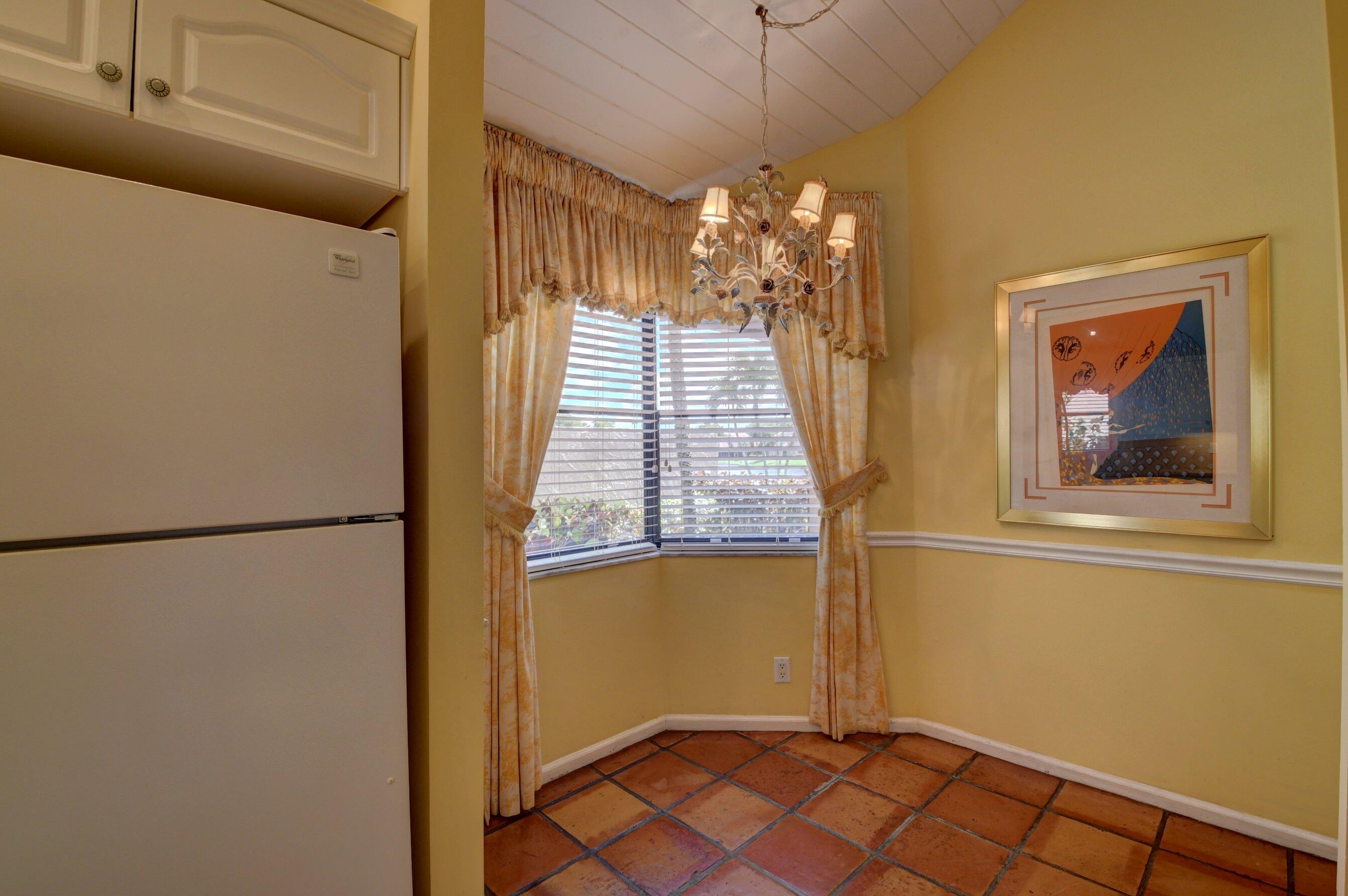 22706 Meridiana Drive Boca Raton, FL 33433 - Photo 27 of 40 kitchen