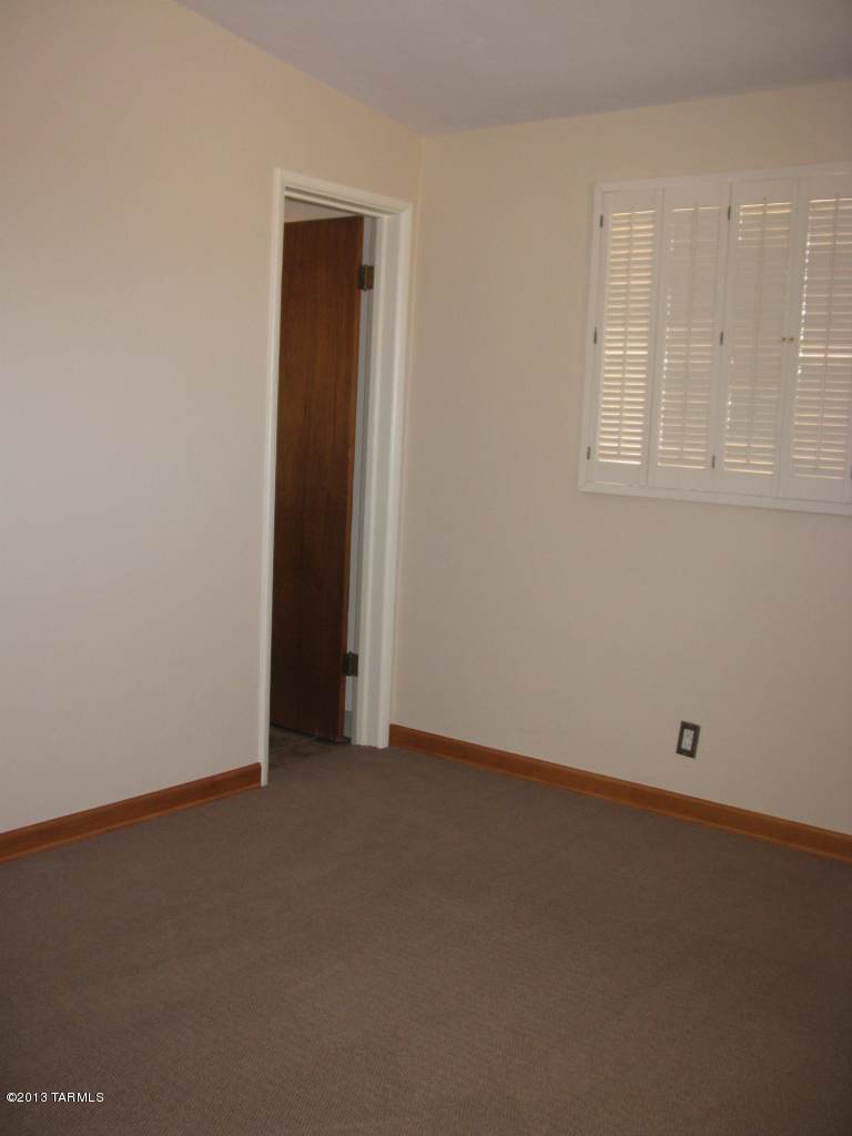 5841 East 9th Street Tucson, AZ 85711 - Photo 7 of 14