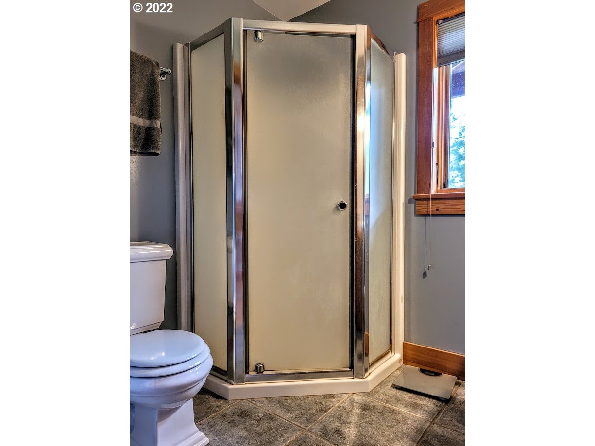 46303 Fish Lake Road Halfway, OR 97834 - Photo 13 of 30 Bathroom