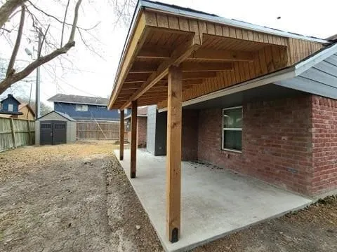 a view of a house with a yard and large tree