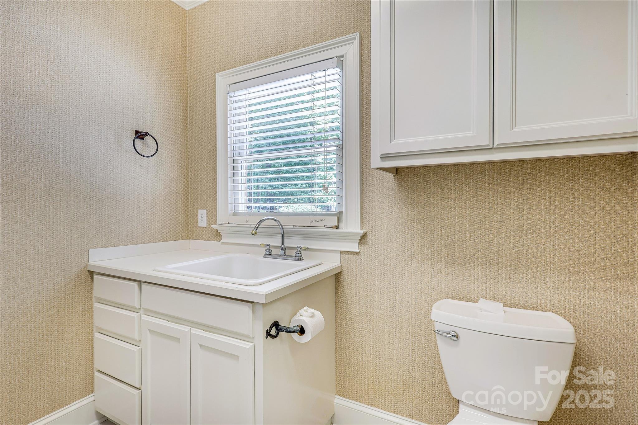 2500 High Ridge Road Charlotte, NC 28270 - Photo 29 of 47 a bathroom with a sink a toilet and a window