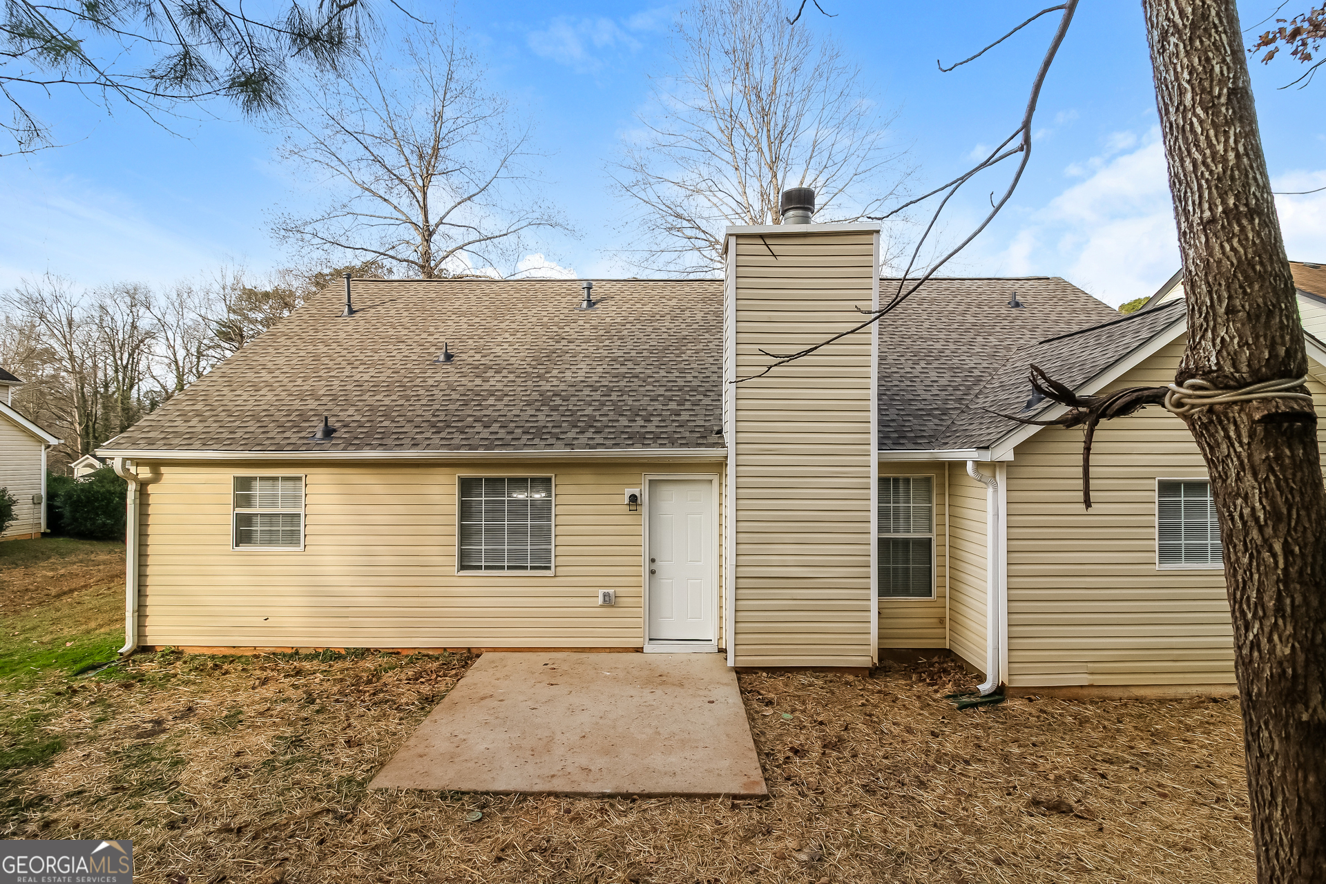 7010 New Dale Road Rex, GA 30273 - Photo 13 of 16 a view of a house with a yard and garage