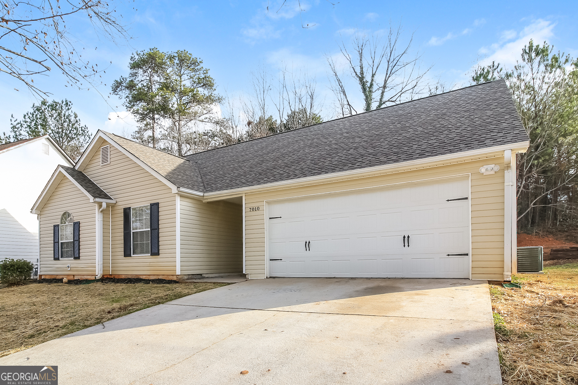 7010 New Dale Road Rex, GA 30273 - Photo 2 of 16 a view of garage