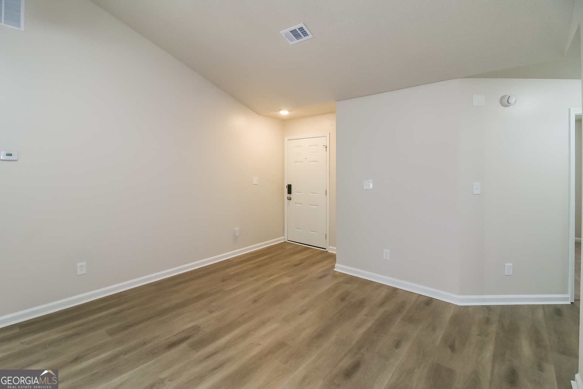 7010 New Dale Road Rex, GA 30273 - Photo 5 of 16 a view of an empty room