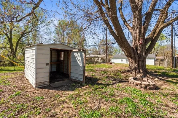 $215,000 | 18505 East 5th Street North, Independence, MO 64056