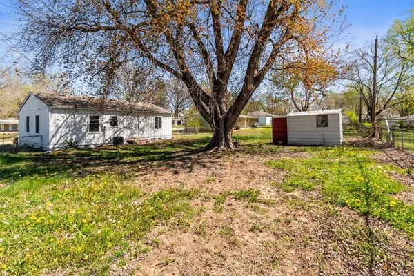 $215,000 | 18505 East 5th Street North, Independence, MO 64056