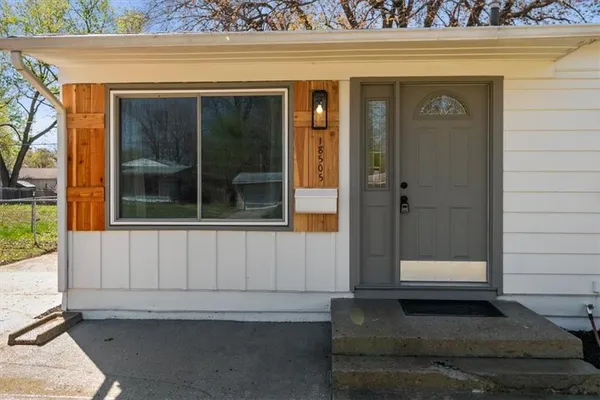 $215,000 | 18505 East 5th Street North, Independence, MO 64056