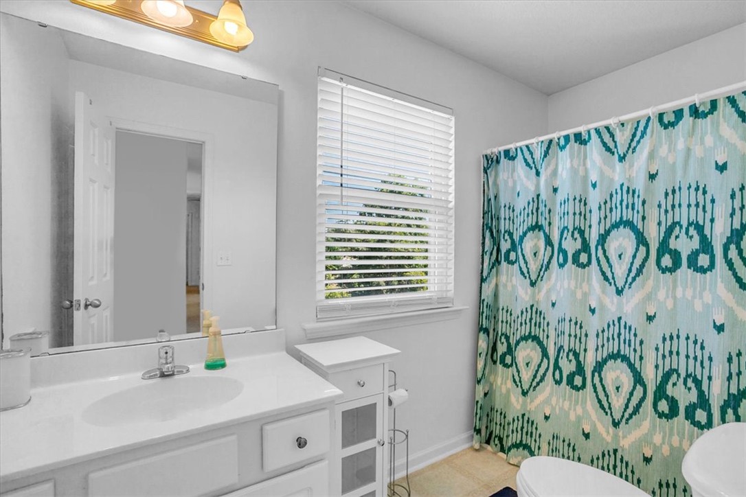 1107 Sunset Lane Anderson, SC 29626 - Photo 21 of 40 2nd Bathroom