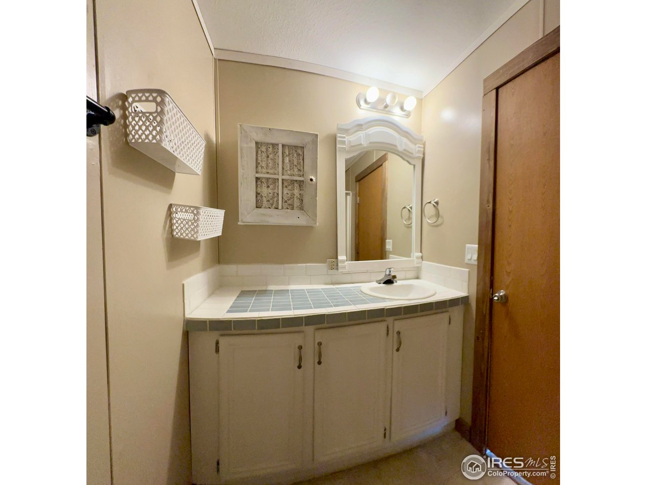 230 North 2nd Street, Unit 83 Berthoud, CO 80513 - Photo 36 of 50 Primary Bathroom