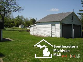 1040 Cole Road Monroe, MI 48162 - Photo 3 of 14 Back Yard
