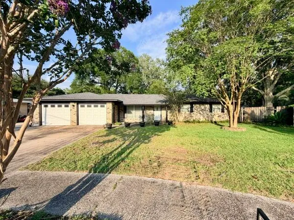 $3,200 | 203 Hastings Court, Fort Walton Beach, FL 32547