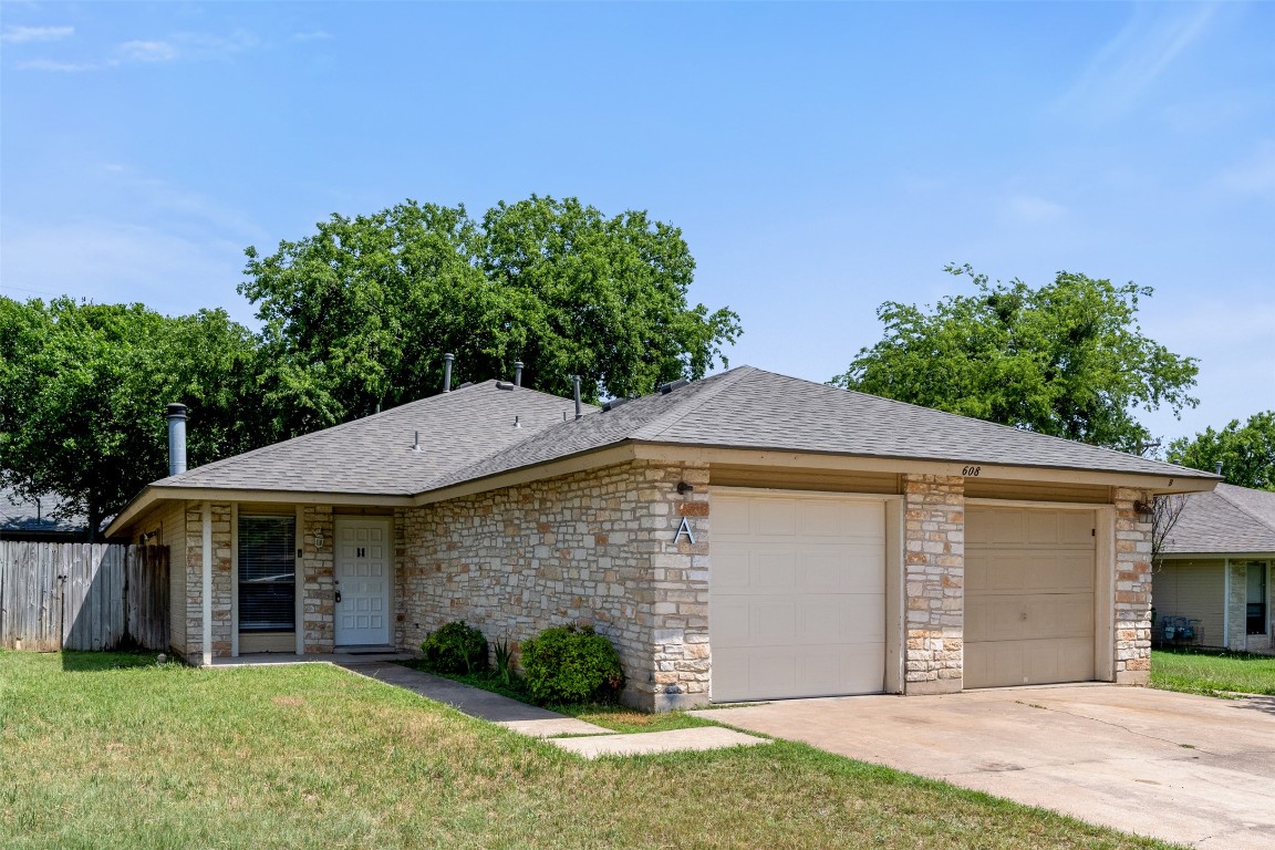 608 Country Aire Drive, Unit A Round Rock, TX 78664 - Photo 2 of 32 a front view of a house with a yard