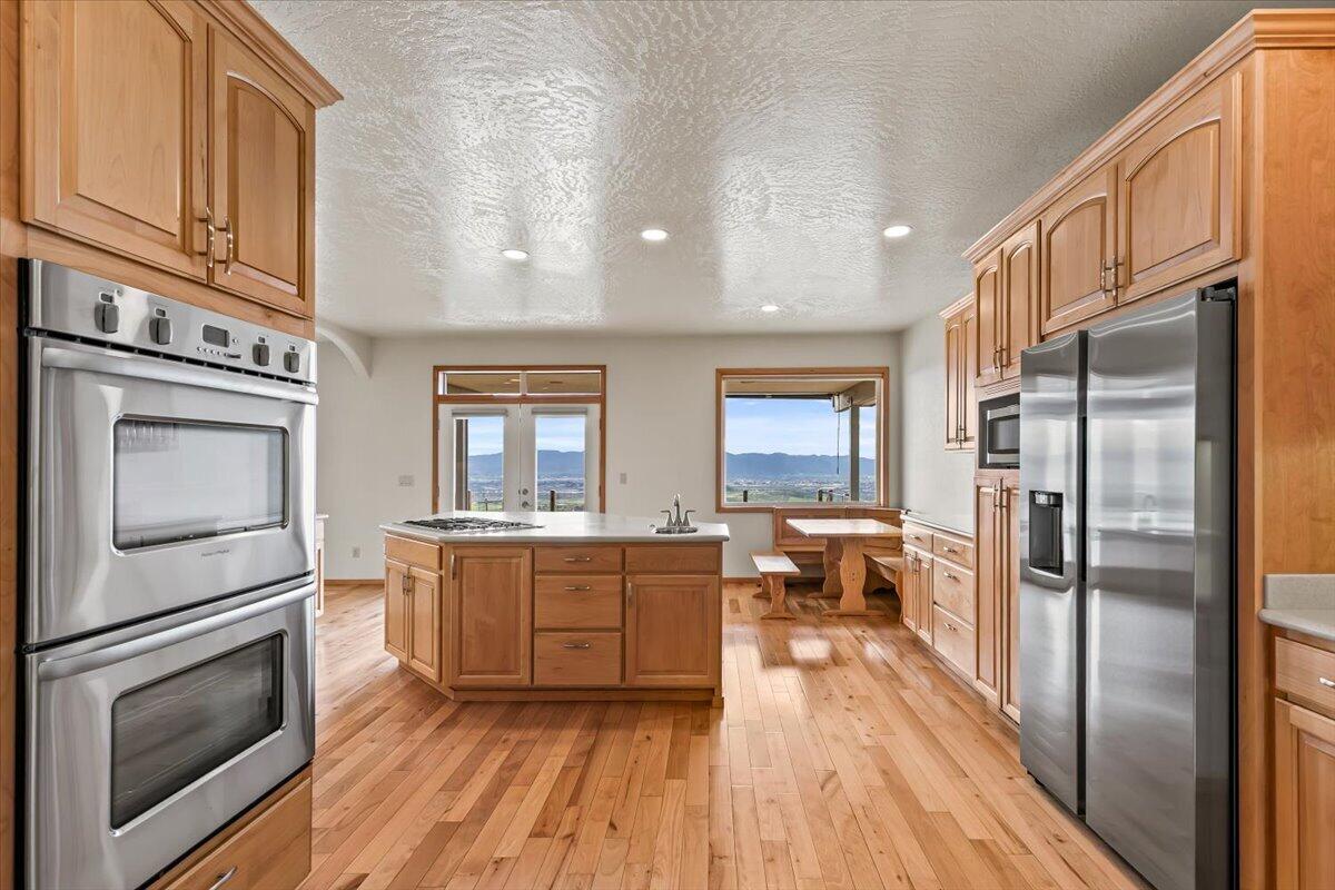 4002 Dry Creek Road Medford, OR 97504 - Photo 8 of 45