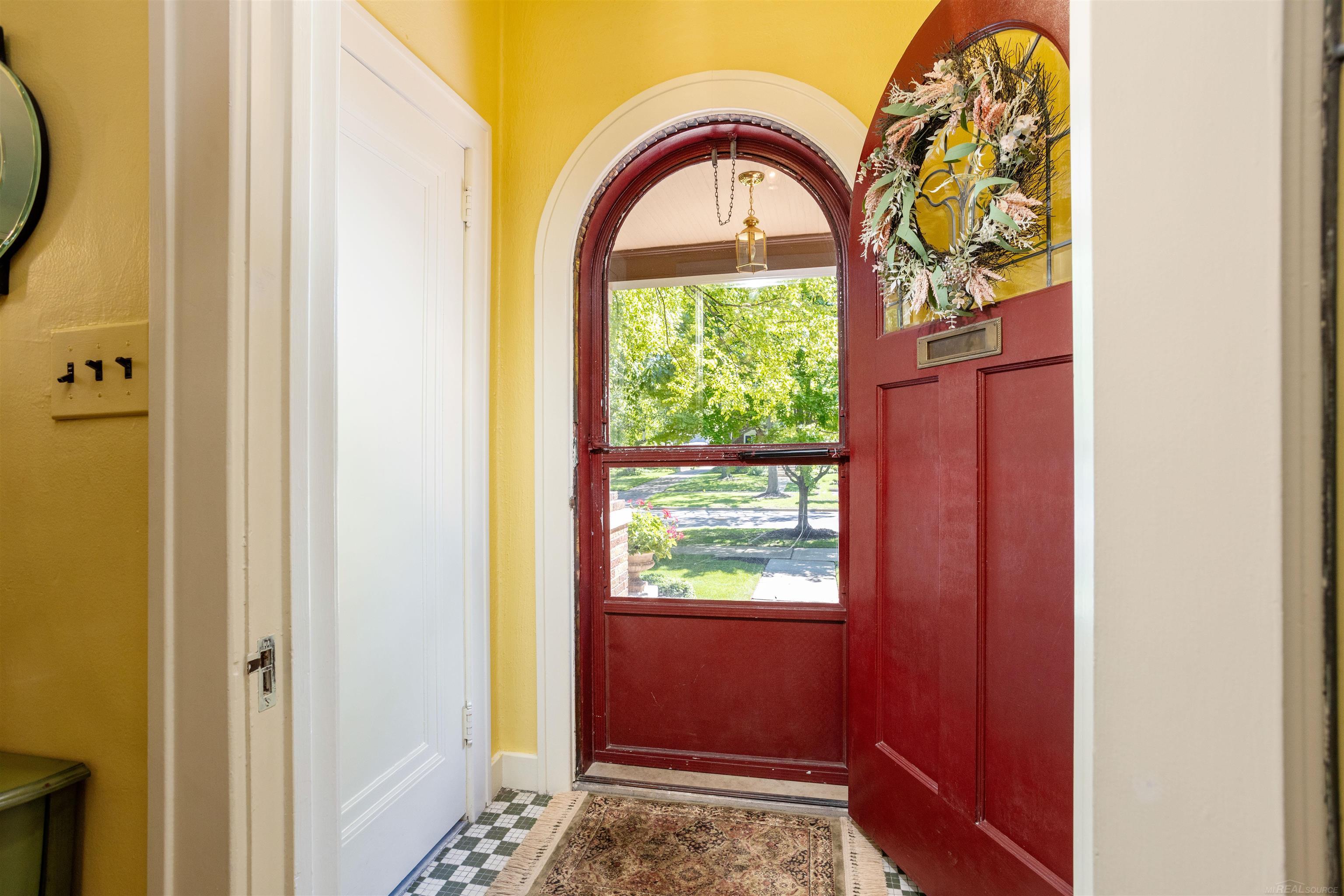 1427 Yorkshire Road Grosse Pointe, MI 48230 - Photo 46 of 68 50144126-be2d4ed1-a4a9-4e77-be63-73c81e72e5d0.JPG
