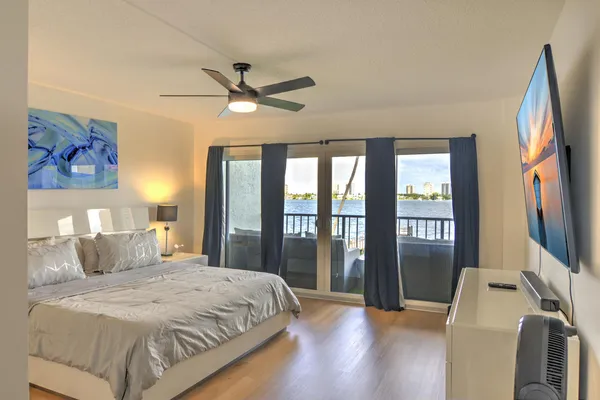 $5,000 | 3040 Lake Shore Drive, Unit 305, Riviera Beach, FL 33404
