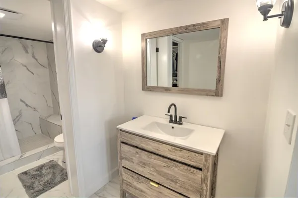 $5,000 | 3040 Lake Shore Drive, Unit 305, Riviera Beach, FL 33404
