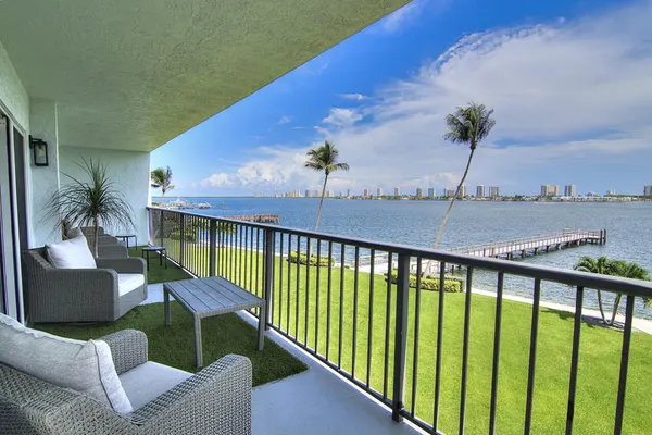 $5,000 | 3040 Lake Shore Drive, Unit 305, Riviera Beach, FL 33404