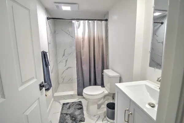 $5,000 | 3040 Lake Shore Drive, Unit 305, Riviera Beach, FL 33404