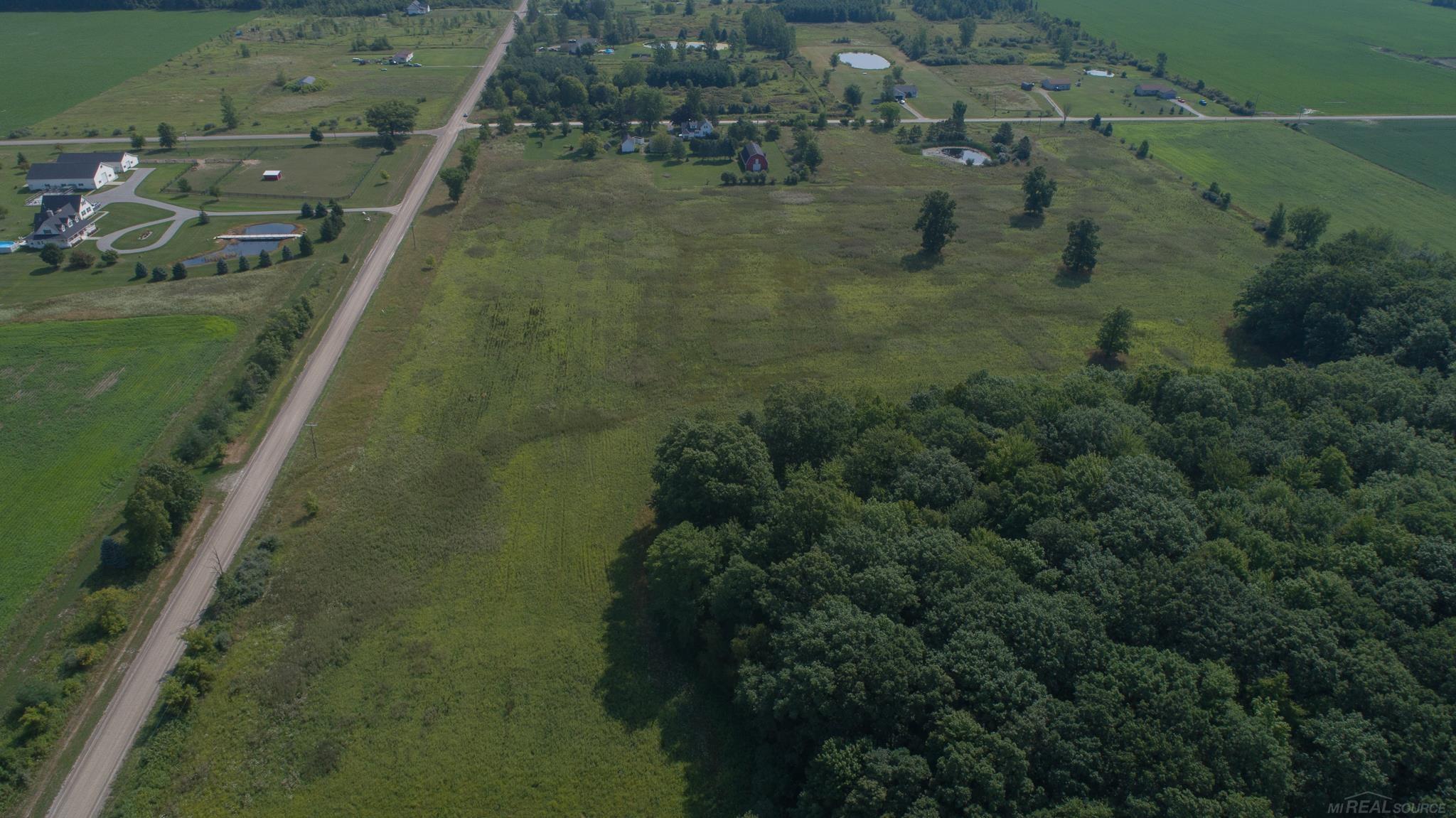 8977 Kilgore Road Avoca, MI 48006 - Photo 43 of 61 50087315-42.JPG