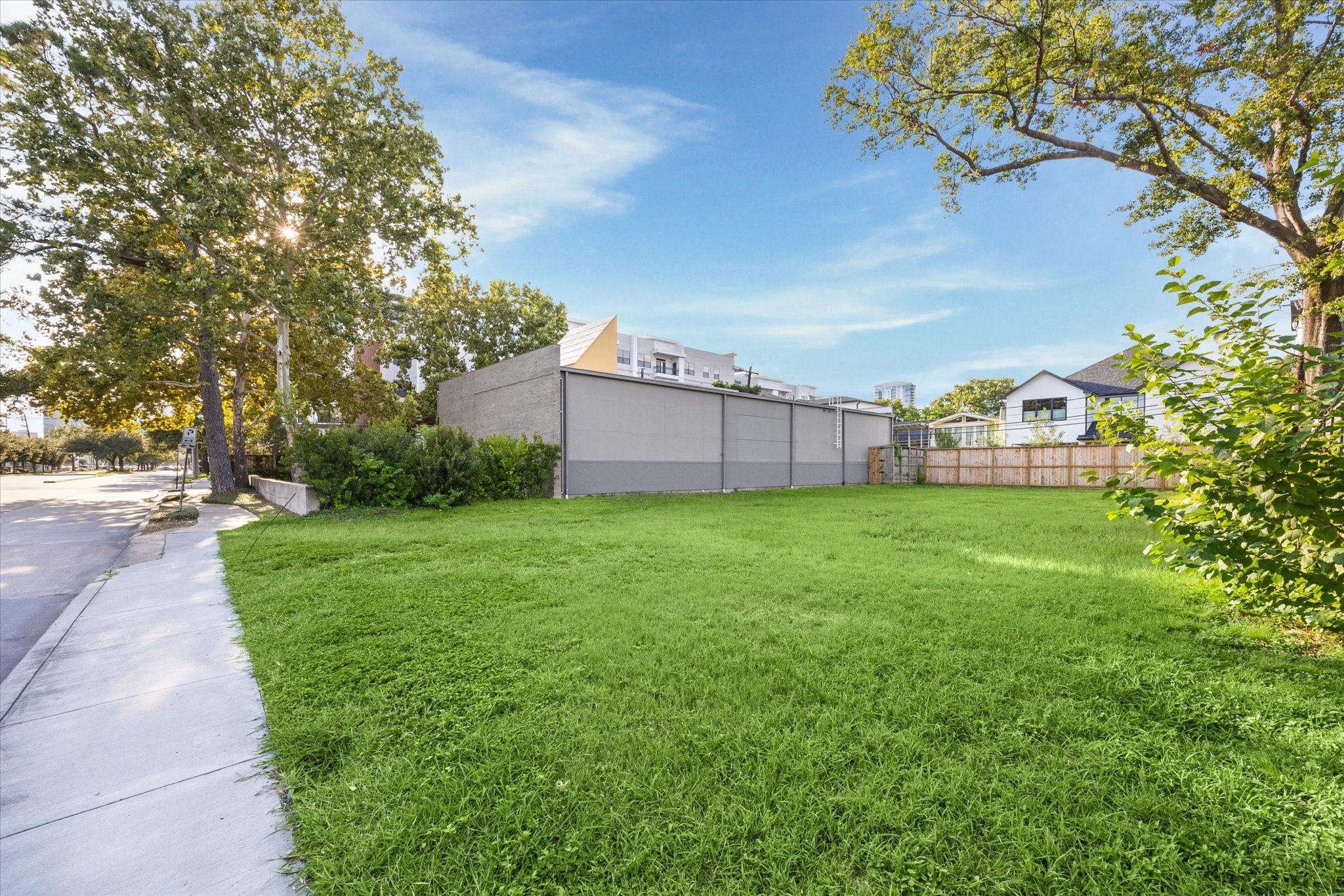 2238 Richmond Avenue Houston, TX 77098 - Photo 11 of 14 a view of a back yard