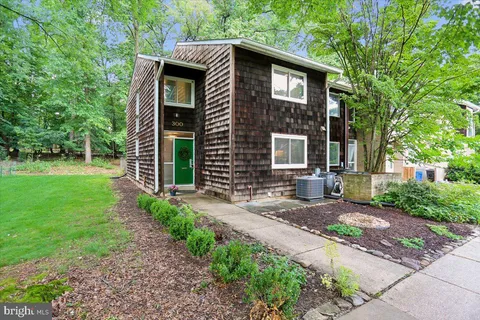 $630,000 | 300 New Mark Esplanade, Rockville, MD 20850