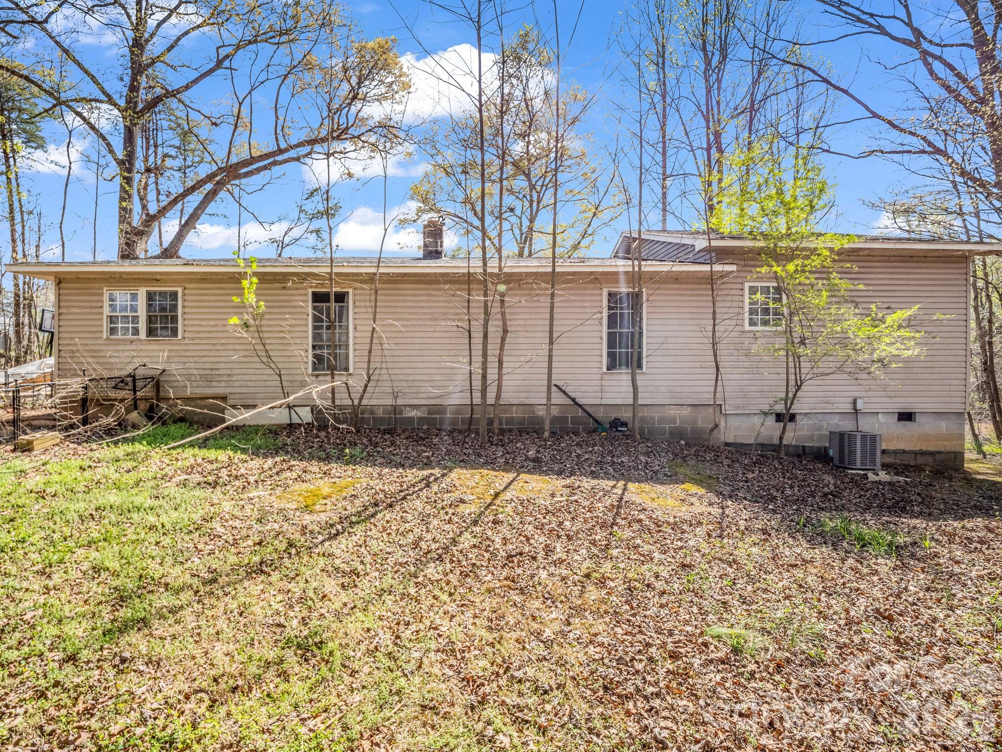 140 Fire Tower Road Mill Spring, NC 28756 - Photo 4 of 27