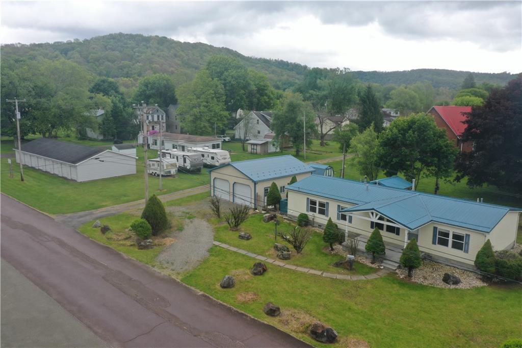 521 Williams Street Confluence, PA 15424 - Photo 36 of 38 an aerial view of a house with a garden