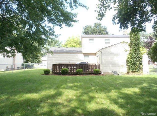 21645 Hall Road Trenton, MI 48183 - Photo 3 of 18 Mature trees & a great location!