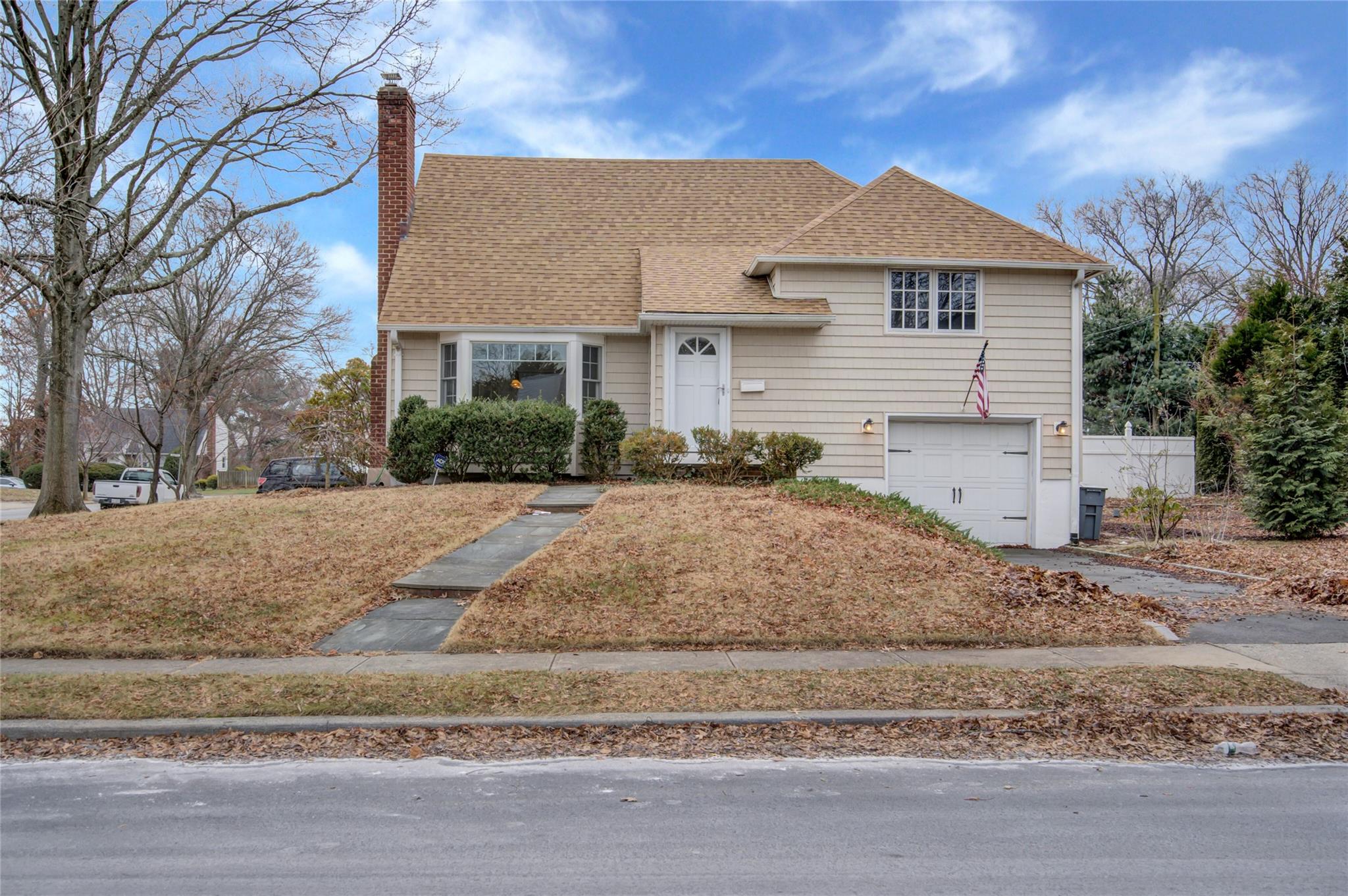 View of front facade with a garage and a front yard