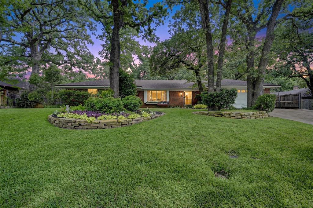2214 Ravinia Drive Arlington, TX 76012 - Photo 3 of 40